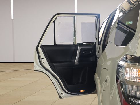 Used 2022 Toyota 4Runner Limited AWD/4WD image 24