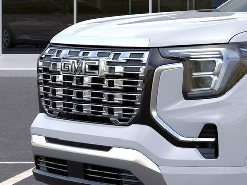 New 2026 GMC Terrain Denali w/ LPO, Black Badging Package AWD/4WD image 13