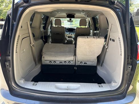 Used 2019 Chrysler Pacifica Limited FWD image 17
