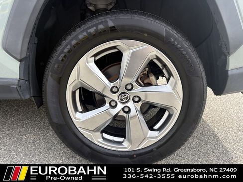 Used 2021 Toyota RAV4 XLE Premium image 32