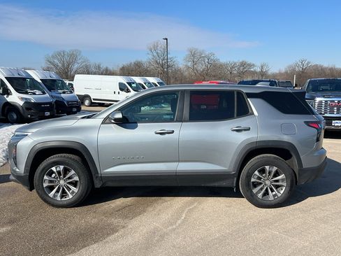 Used 2025 Chevrolet Equinox LT image 2