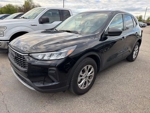 Used 2023 Ford Escape Active w/ Tech Pack #1 AWD/4WD image 2