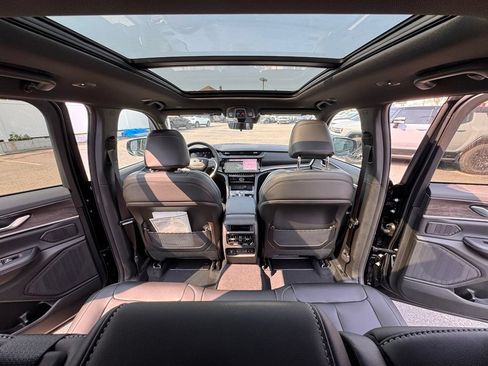 New 2026 Jeep Grand Cherokee Limited w/ Limited Altitude Package AWD/4WD image 23
