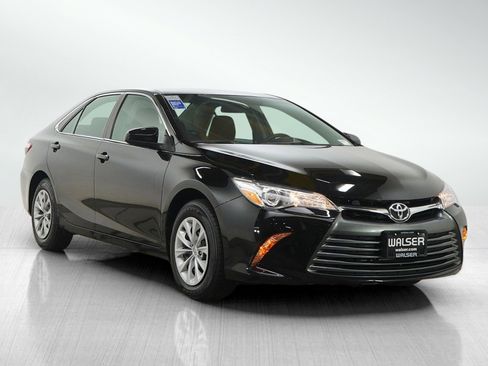 Used 2016 Toyota Camry LE image 7