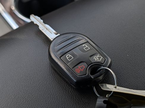 Used 2014 Lincoln Navigator 2WD image 32