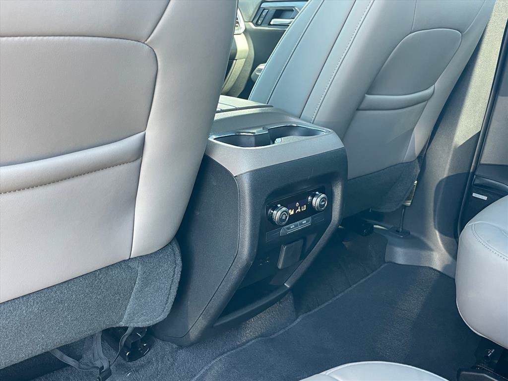 Used 2026 GMC Acadia Elevation w/ Elevation Premium Package FWD image 24