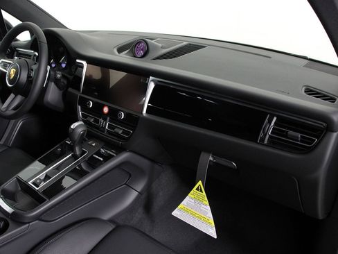 New 2026 Porsche Macan image 15