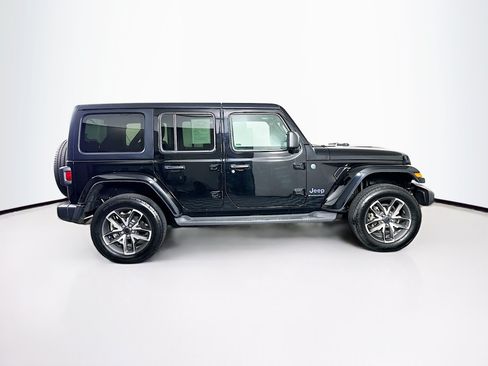 Used 2024 Jeep Wrangler Unlimited w/ Convenience Group AWD/4WD image 10