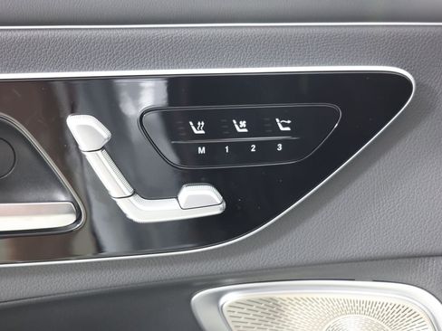 Used 2024 Mercedes-Benz CLE 300 4MATIC Cabriolet image 9