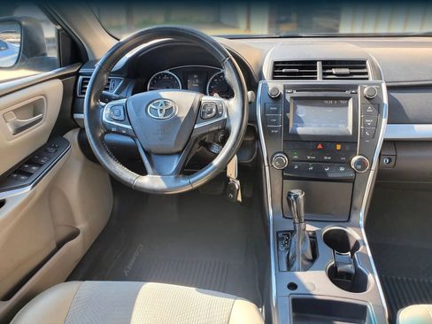 Used 2017 Toyota Camry SE w/ Moonroof Package FWD image 38