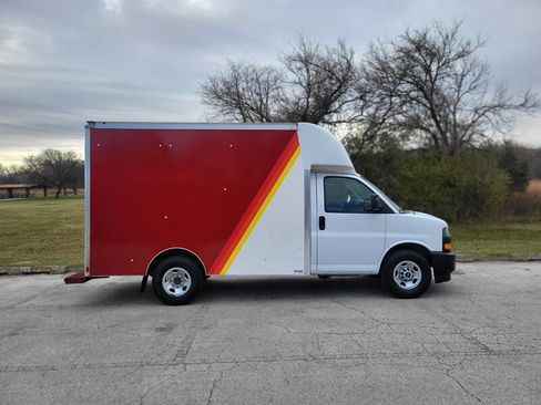 Used 2018 GMC Savana 3500 w/ Driver Convenience Package image 5