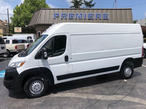 Used 2025 RAM ProMaster 2500 w/ Convenience Group FWD image 2