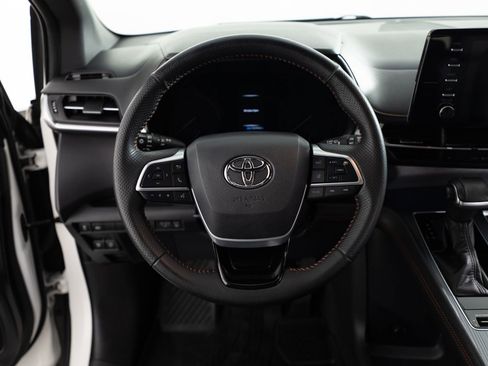 Used 2022 Toyota Sienna XSE AWD/4WD image 30