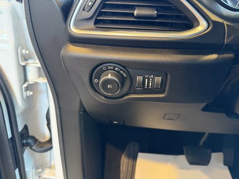 Used 2019 Chrysler Pacifica Touring-L w/ S Appearance Package image 13