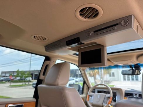 Used 2010 Lincoln Navigator 2WD image 11