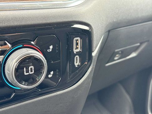 Used 2023 Chevrolet Silverado 1500 LT AWD/4WD image 29