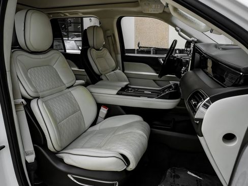 Used 2020 Lincoln Navigator Black Label w/ Cargo Convenience Package AWD/4WD image 34