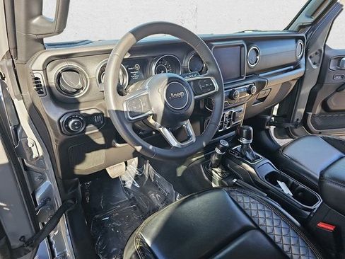 Used 2023 Jeep Gladiator Overland image 14
