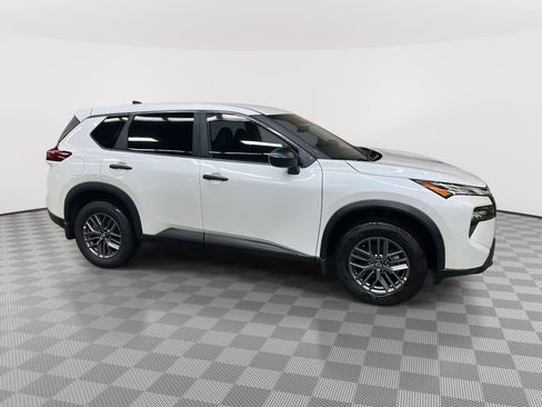 Certified 2025 Nissan Rogue S image 3