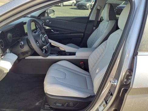 Used 2025 Hyundai Elantra Limited FWD image 6