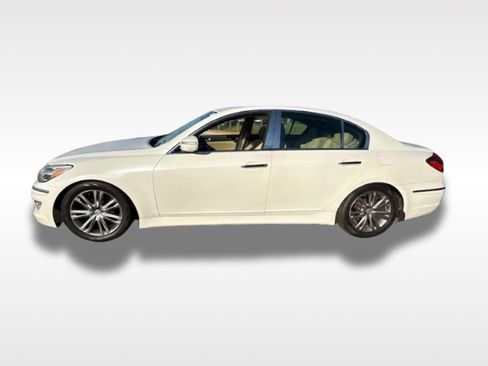 Used 2012 Hyundai Genesis 3.8 w/ Premium Pkg RWD image 7