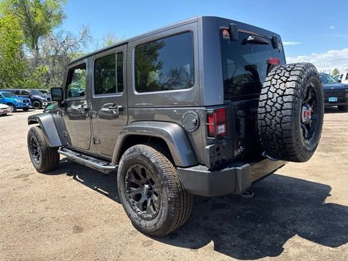 Used 2018 Jeep Wrangler Unlimited Sahara AWD/4WD image 3