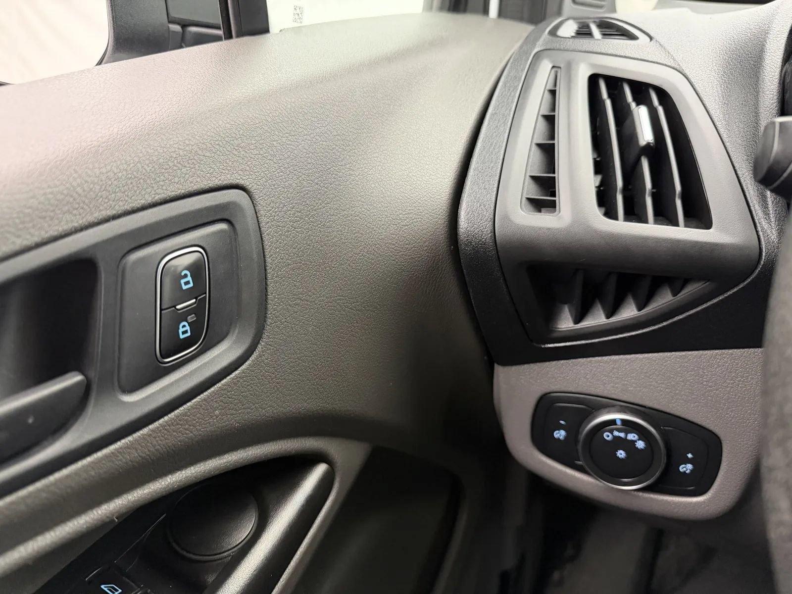 Used 2020 Ford Transit Connect XL FWD image 19