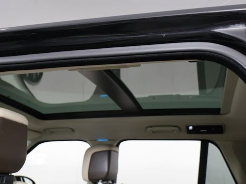 Used 2020 Land Rover Range Rover HSE image 21