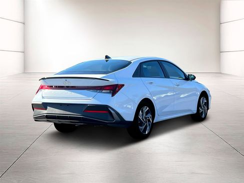 Certified 2025 Hyundai Elantra Sport image 7