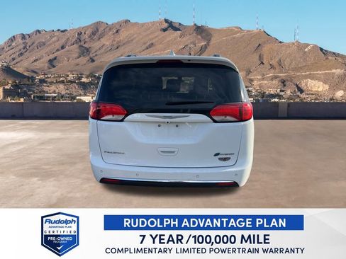 Used 2018 Chrysler Pacifica Limited image 5