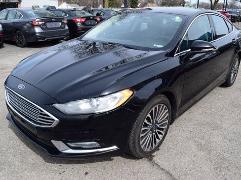 Used 2017 Ford Fusion SE w/ Fusion SE Technology Package FWD image 2