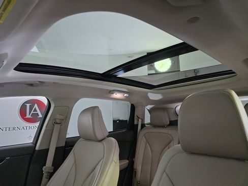 Used 2023 Lincoln Nautilus Reserve image 12