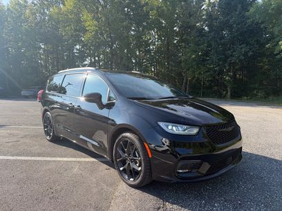 Used 2025 Chrysler Pacifica Limited