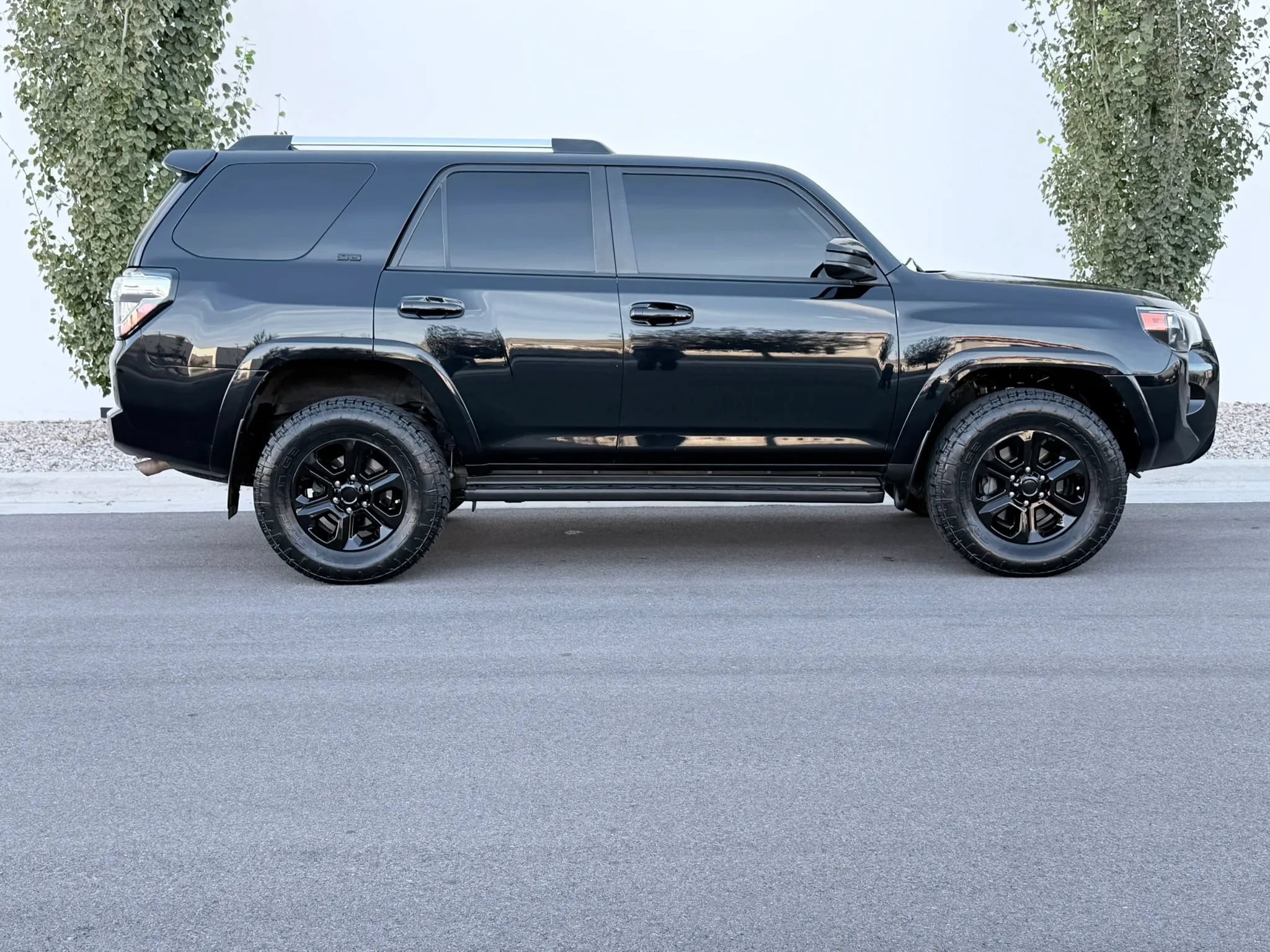 Used 2021 Toyota 4Runner SR5 AWD/4WD image 3