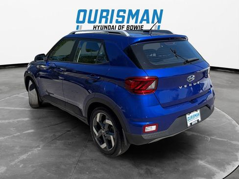 Used 2023 Hyundai Venue Limited image 4
