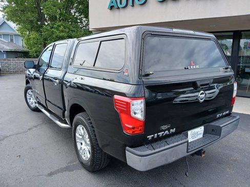 Used 2019 Nissan Titan SV image 6