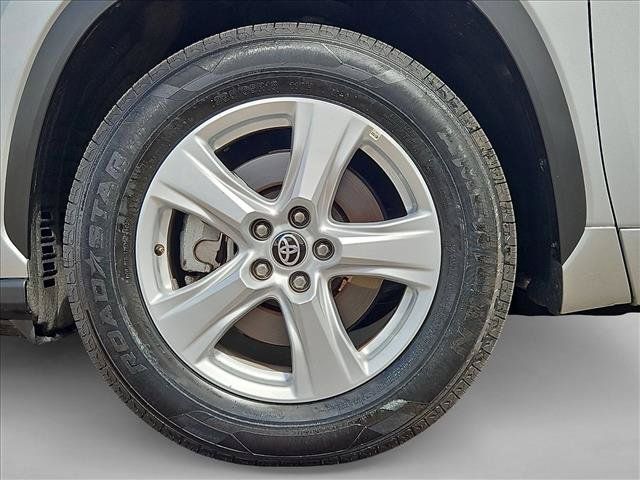 Used 2025 Toyota Highlander LE FWD image 29
