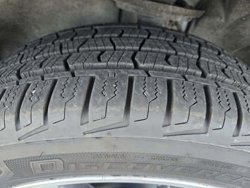 Used 2017 GMC Acadia Denali image 9