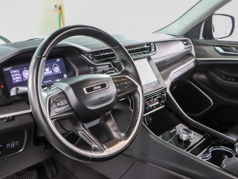 Used 2022 Jeep Grand Cherokee L Limited w/ Black Appearance Package RWD image 22