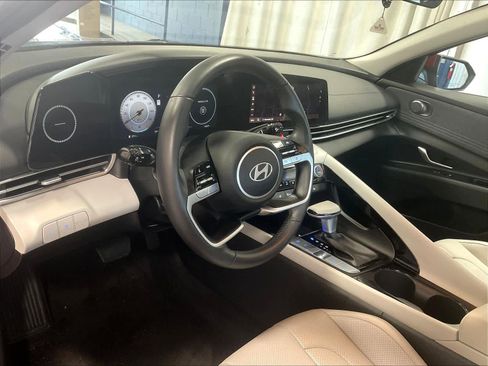 Used 2025 Hyundai Elantra Limited image 16