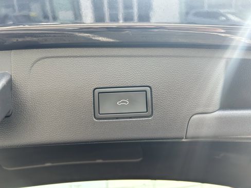 Used 2025 Volkswagen Atlas Cross Sport SEL R-Line image 29