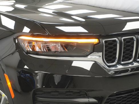 New 2026 Jeep Grand Cherokee Laredo AWD/4WD image 4