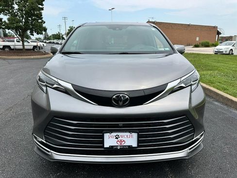 Used 2026 Toyota Sienna Platinum AWD/4WD image 11