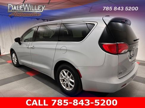 Used 2022 Chrysler Voyager LX image 4
