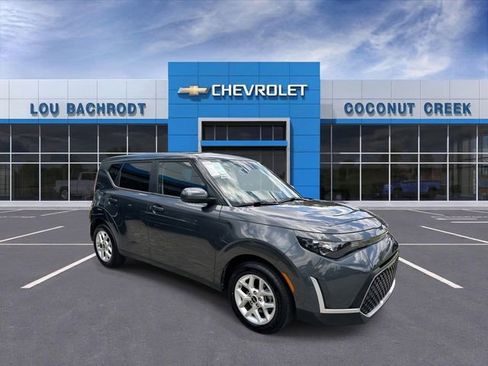 Used 2024 Kia Soul LX w/ Option Group 015 FWD image 2
