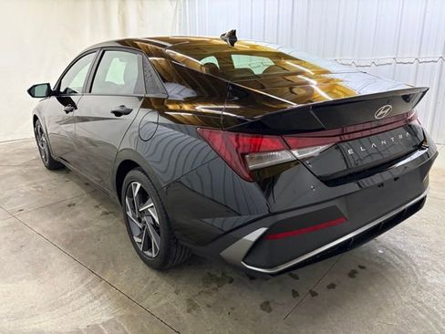 Used 2025 Hyundai Elantra Sport FWD image 8