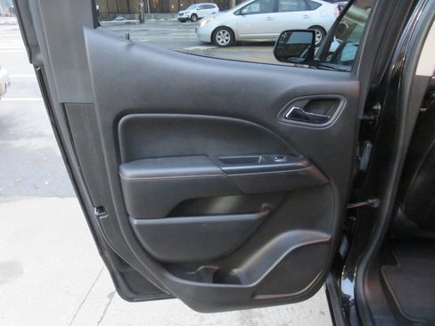 Used 2016 GMC Canyon SLE w/ All Terrain Package image 27