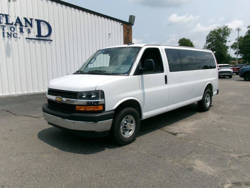 Used 2025 Chevrolet Express 3500 LT w/ LT Preferred Equipment Group RWD image 2