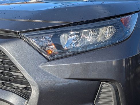 Used 2021 Toyota RAV4 LE image 9