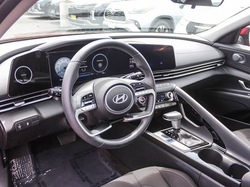 Certified 2025 Hyundai Elantra SEL FWD image 22